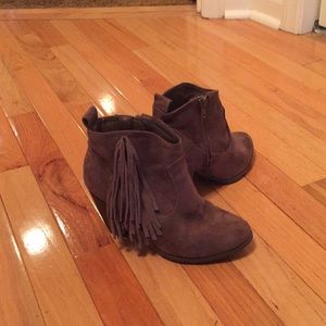 Textile Ankle Booties With a Suede fringe